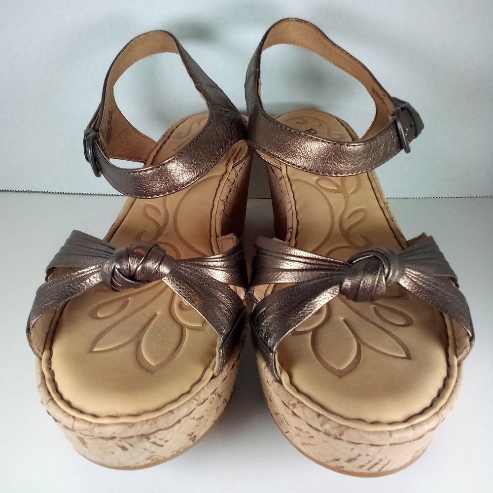 BORN  Womens Sandals Size 8